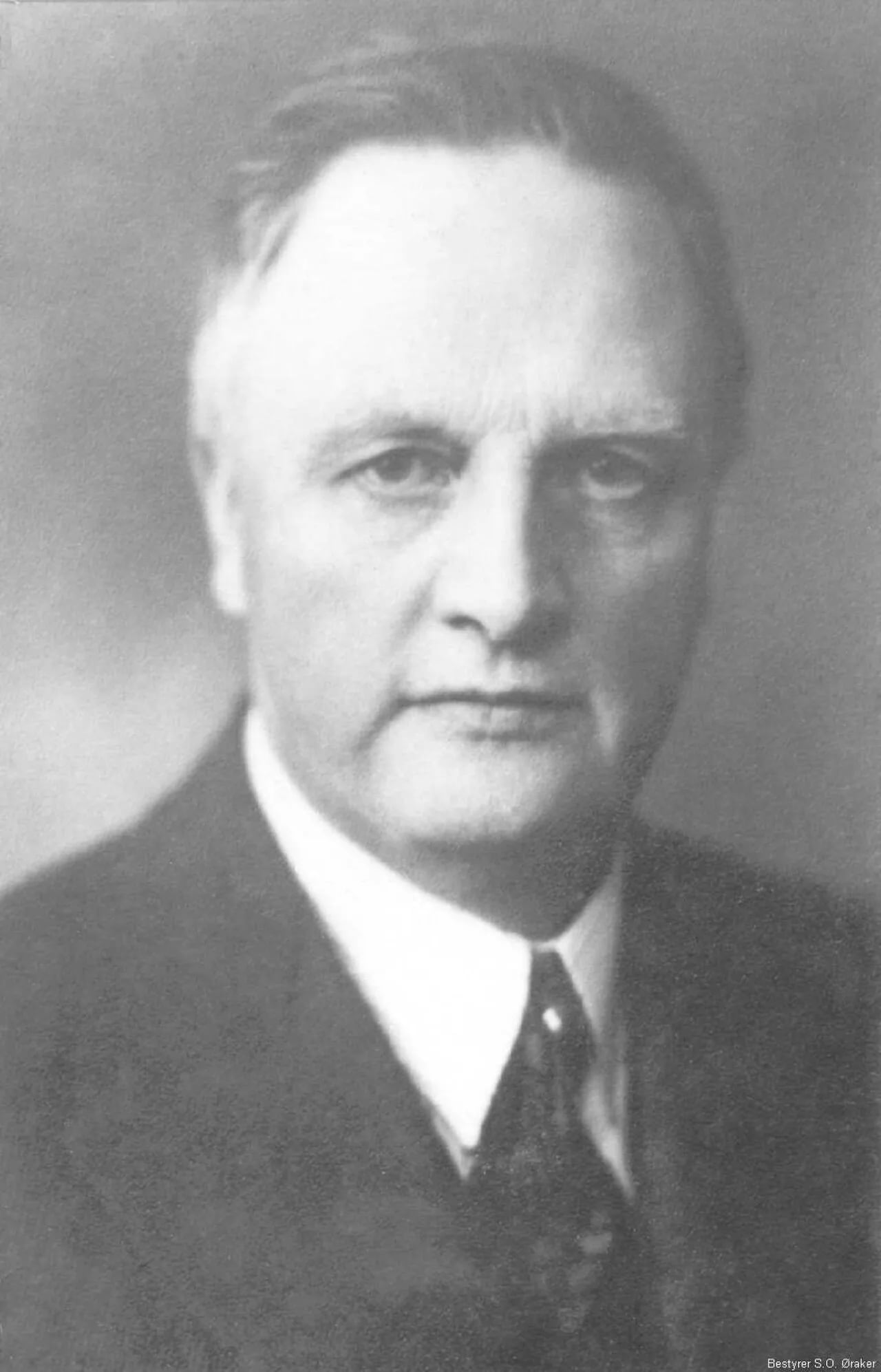 Portrait of Svein Olsen Øraker (1886–1963) – memorial page