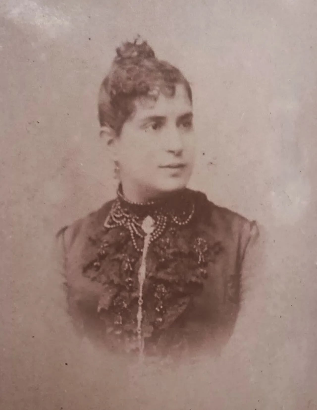 Portrait of Pilar de Cavia (1860–1935) – memorial page