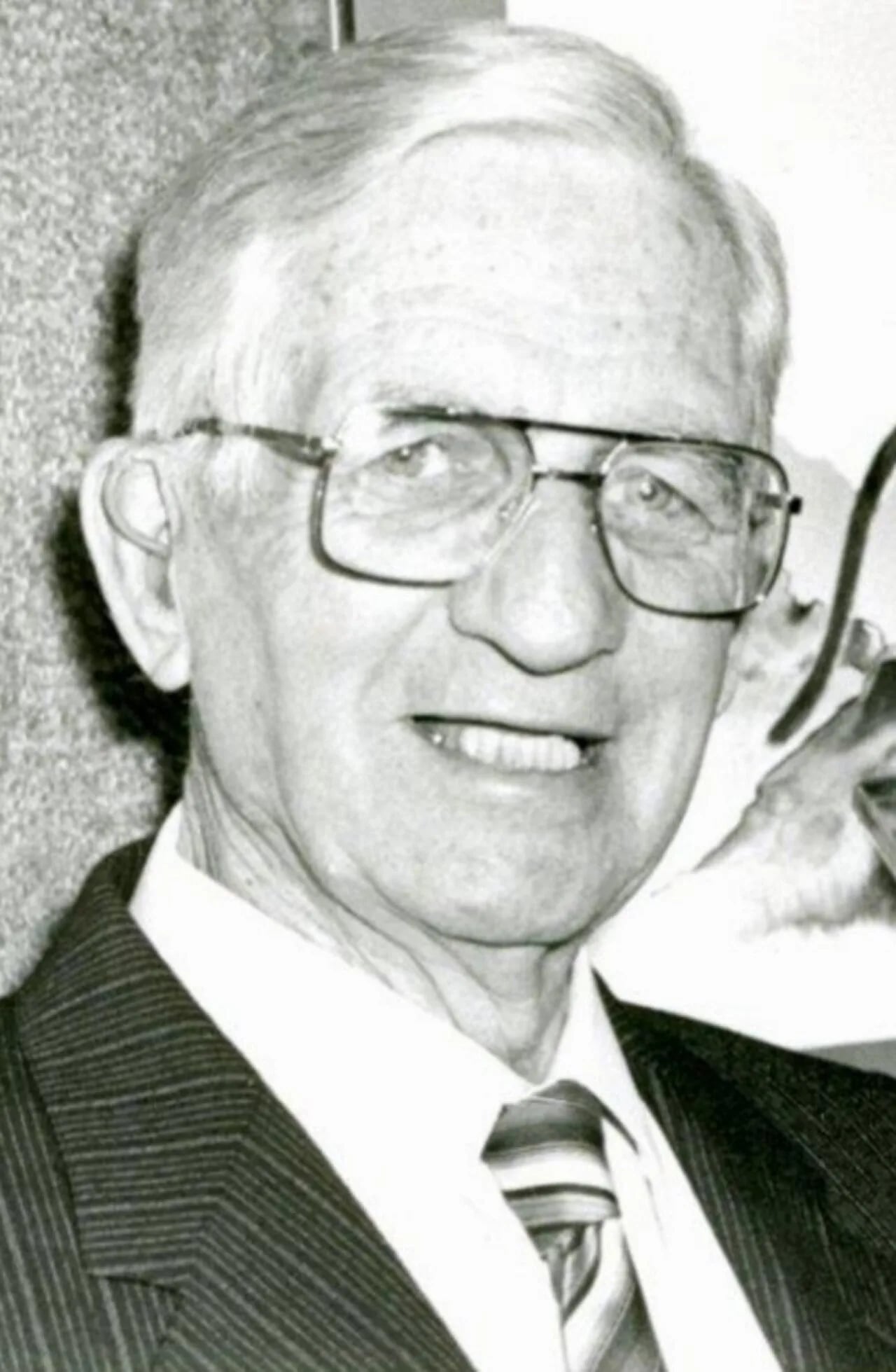 Portrait of T. O. Honiball (1905–1990) – memorial page