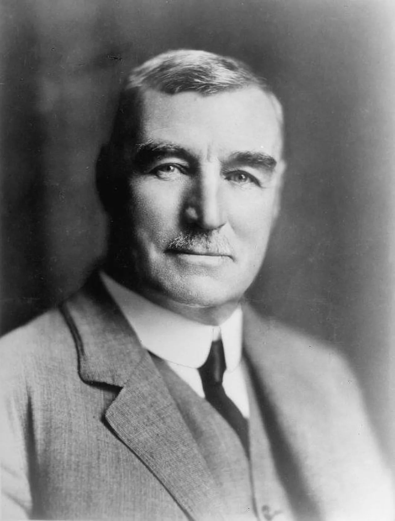 Porträt von George William Forbes (1869–1947) – Gedenkseite