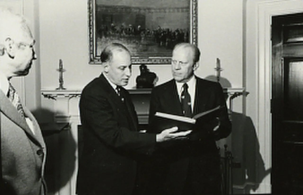 Portrait of Thomas A. Graves (1924–2016) – memorial page
