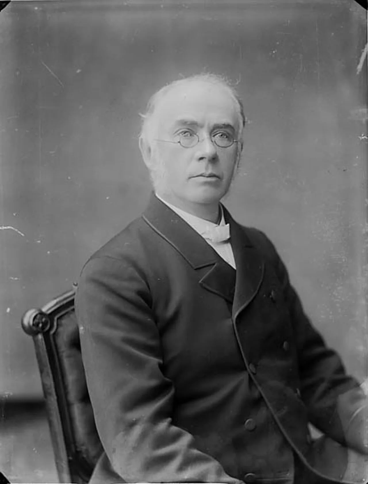 Porträt von Thomas Charles Edwards (1837–1900) – Gedenkseite