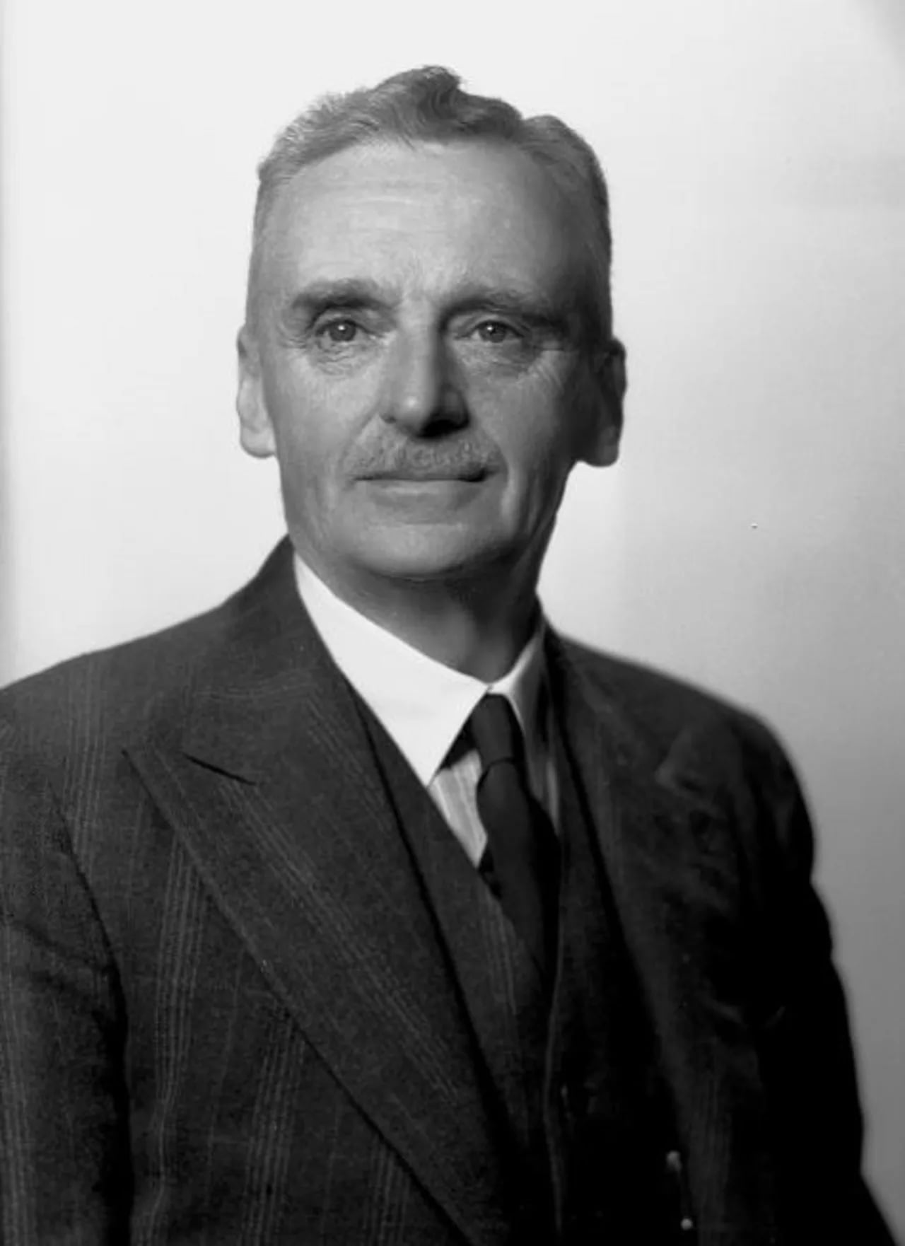 Portrait of Thomas Otto Bishop (1877–1952) – memorial page