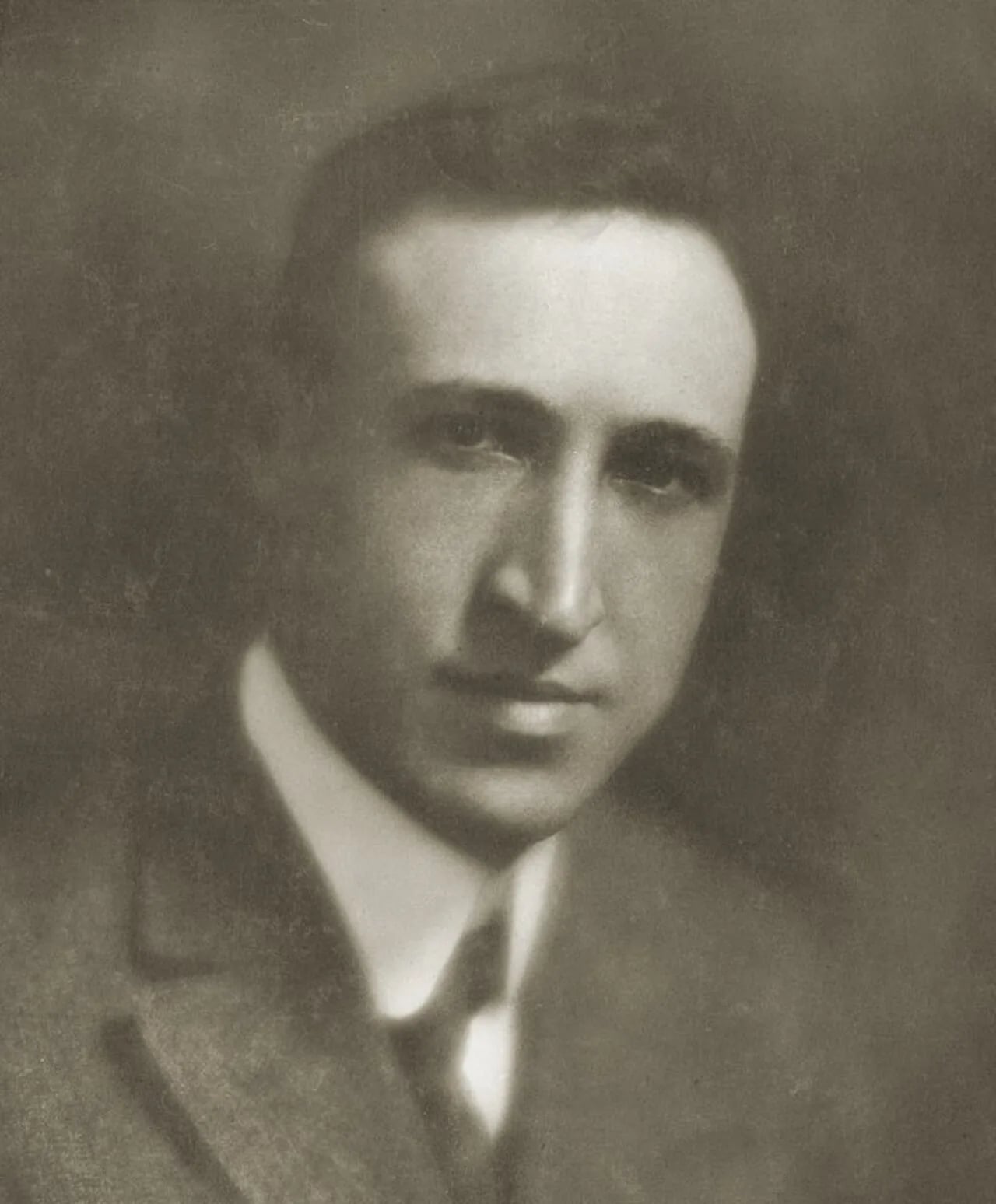 Portrait of Thorburn Robertson (1884–1930) – memorial page
