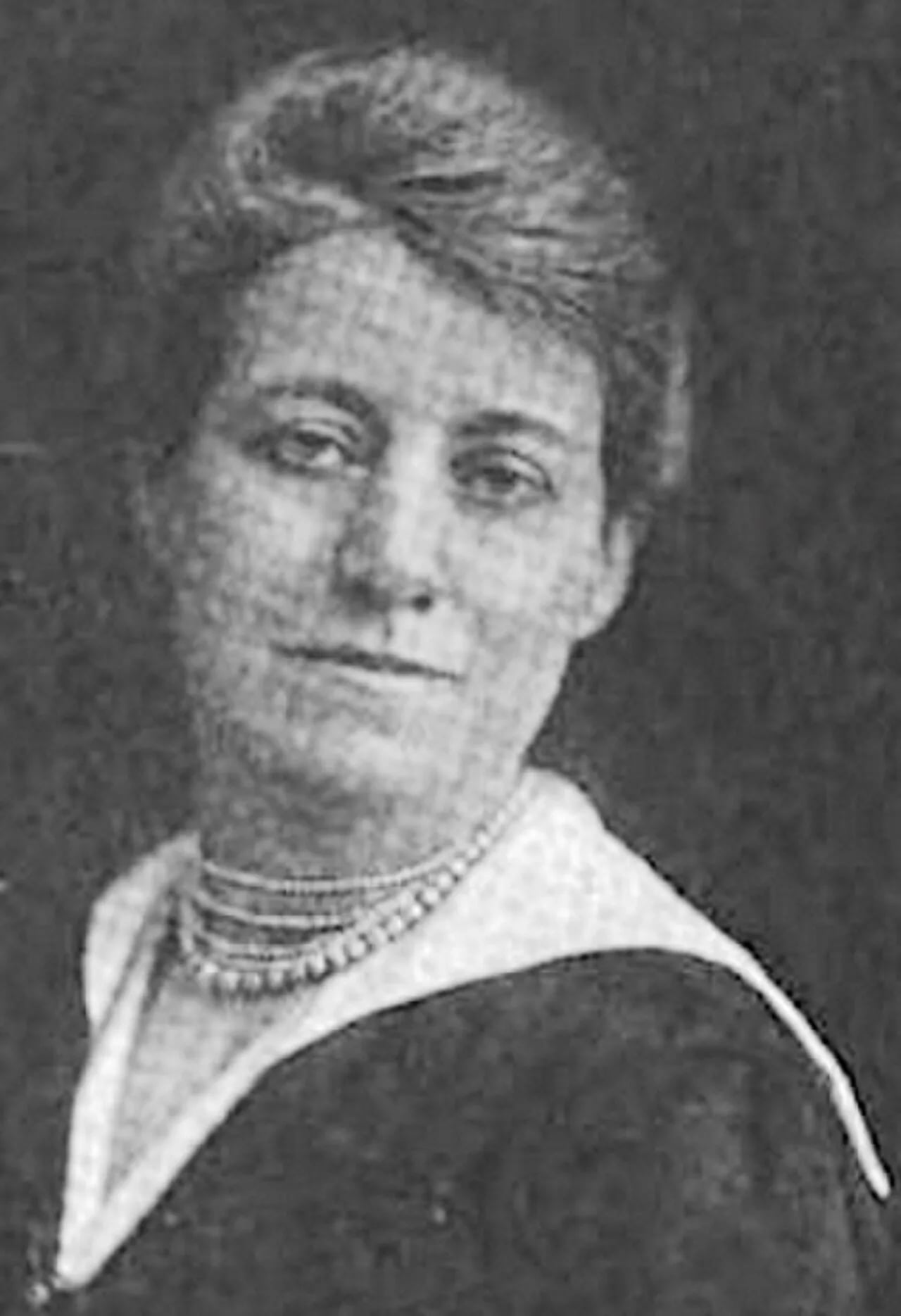 Portrait of Pauline Arnoux MacArthur (1867–1941) – memorial page