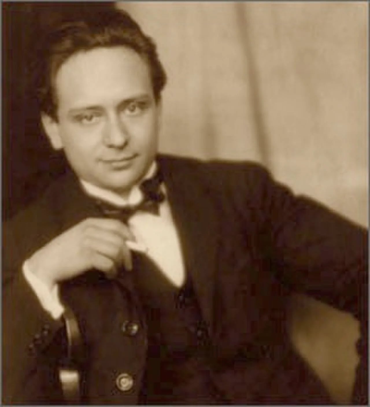 Portrait of Viktor Ullmann (1898–1944) – memorial page