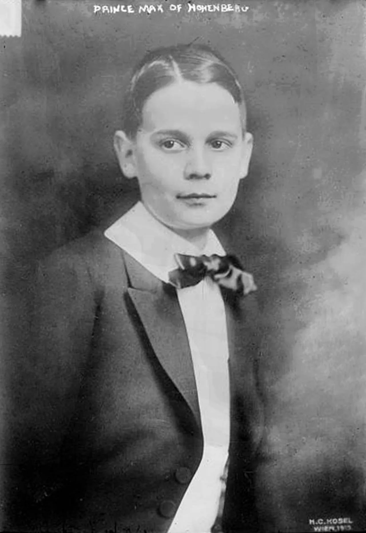 Porträt von Prinz Maximilian, 1e Herzog von Hohenberg (1902–1962) – Gedenkseite