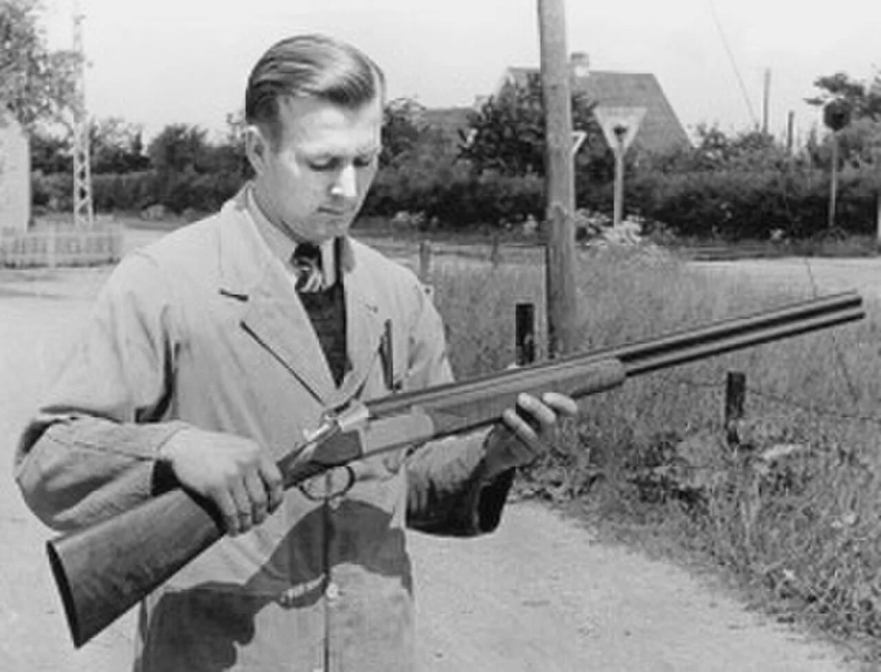 Portrait of Uffe Schultz Larsen (1921–2005) – memorial page
