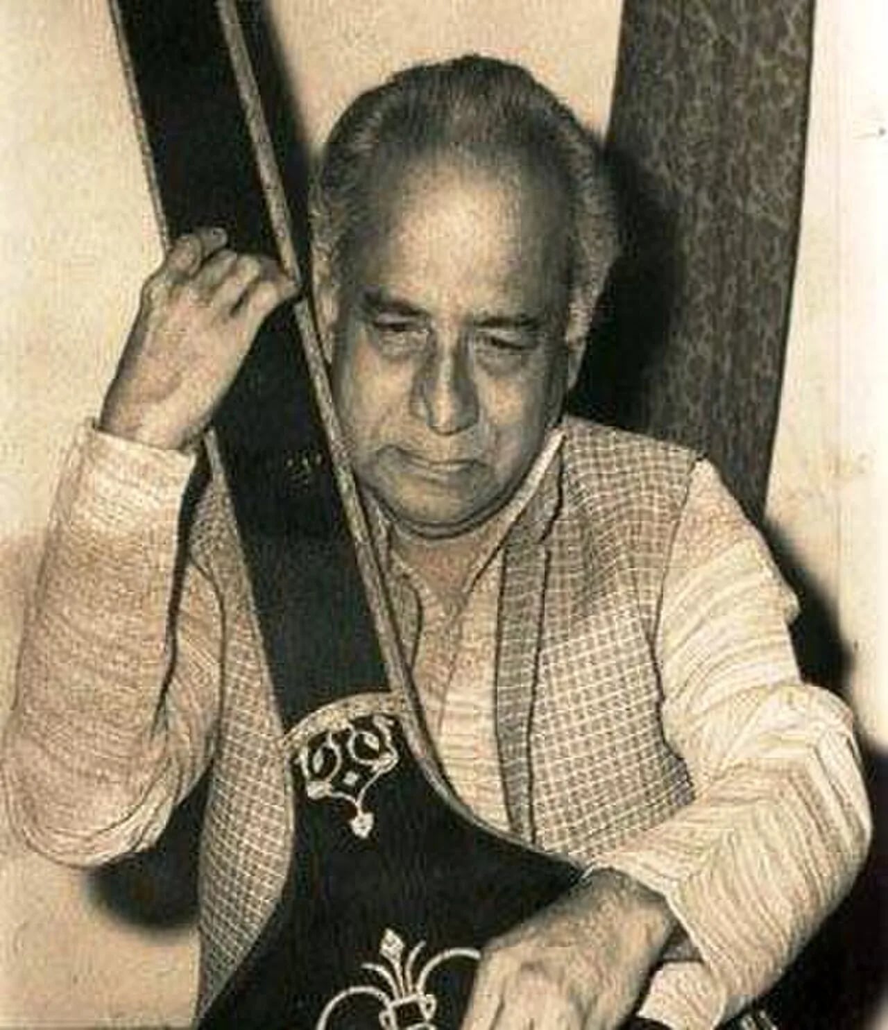 Portrait of Vasantrao Deshpande (1920–1983) – memorial page