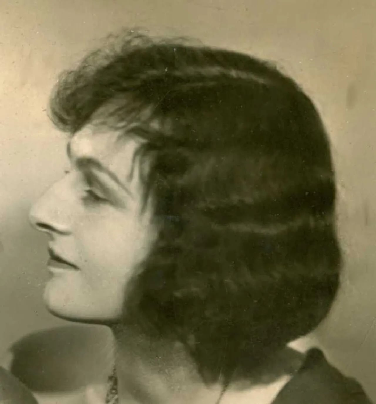 Portrait of Vera Stanley Alder (1898–1984) – memorial page