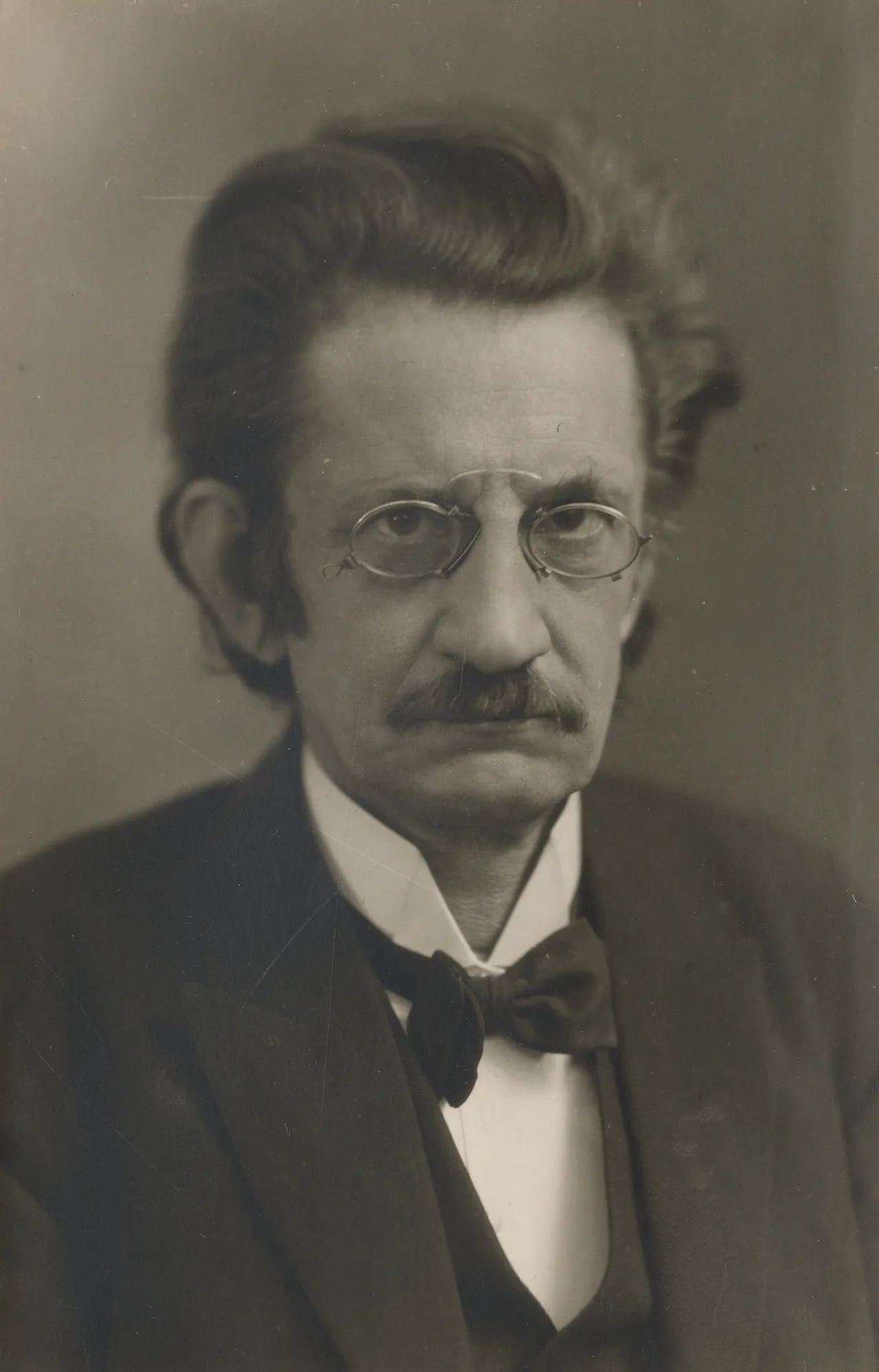 Portrait of Axel Hägerström (1868–1939) – memorial page