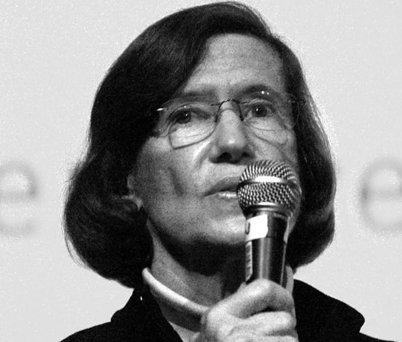 Porträt von Vicki Goldberg (1950–2025) – Gedenkseite
