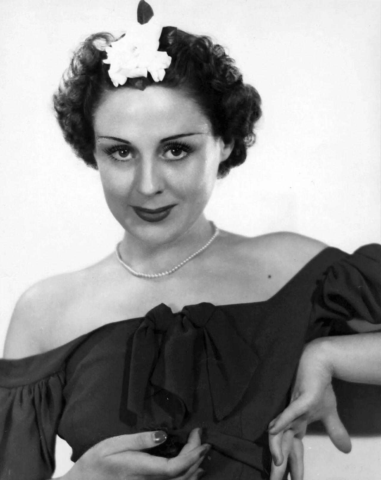 Portrait of Vicki Vola (1916–1985) – memorial page