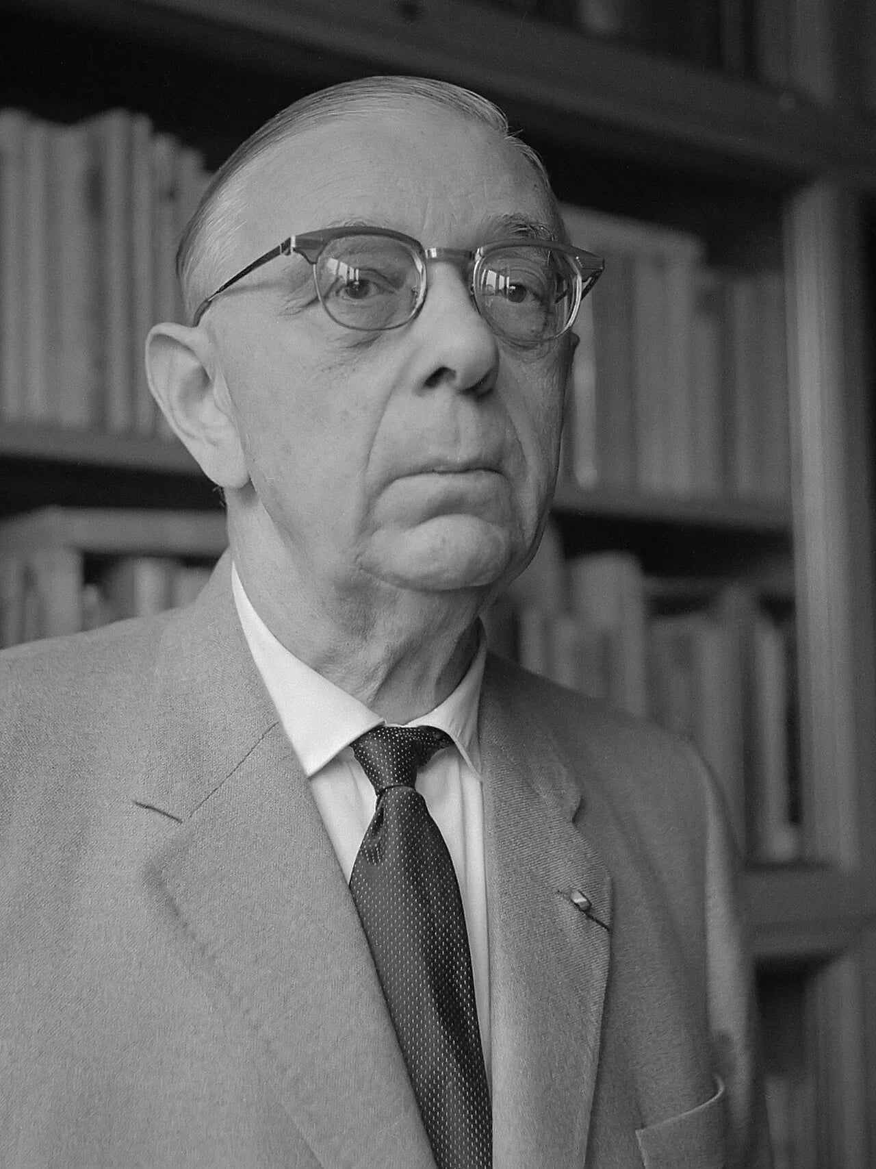 Portrait of Victor E. van Vriesland (1892–1974) – memorial page