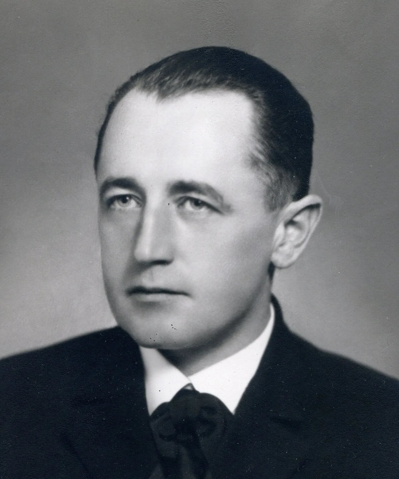 Portrait of László Bendefy (1904–1977) – memorial page