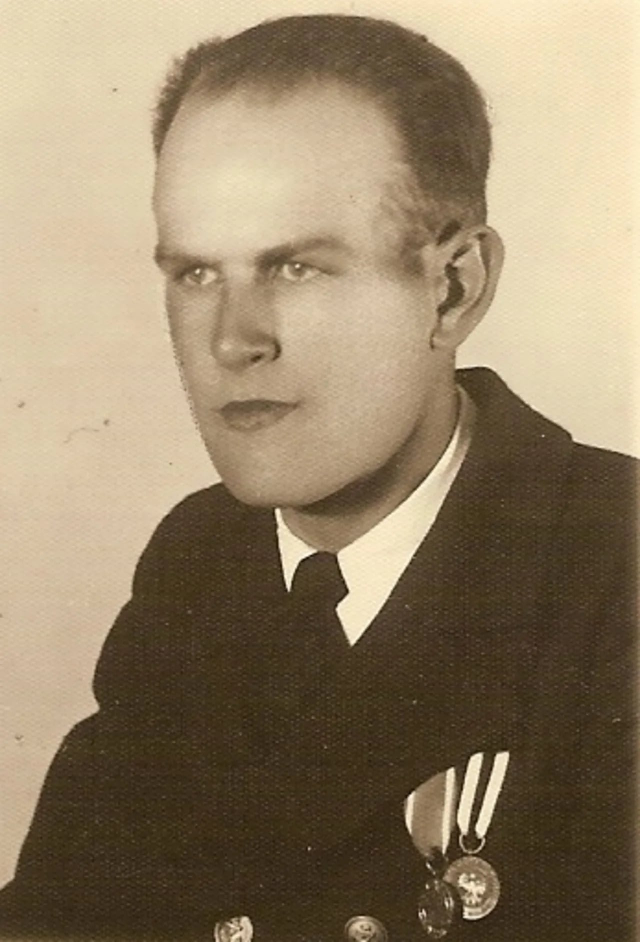 Portrait of Adam Dedio (1918–1947) – memorial page