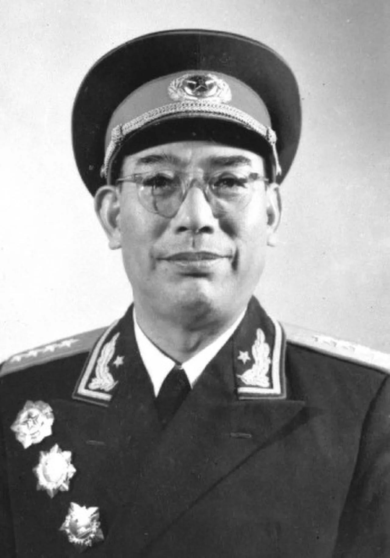 Portrait of Xu Guangda (1908–1969) – memorial page