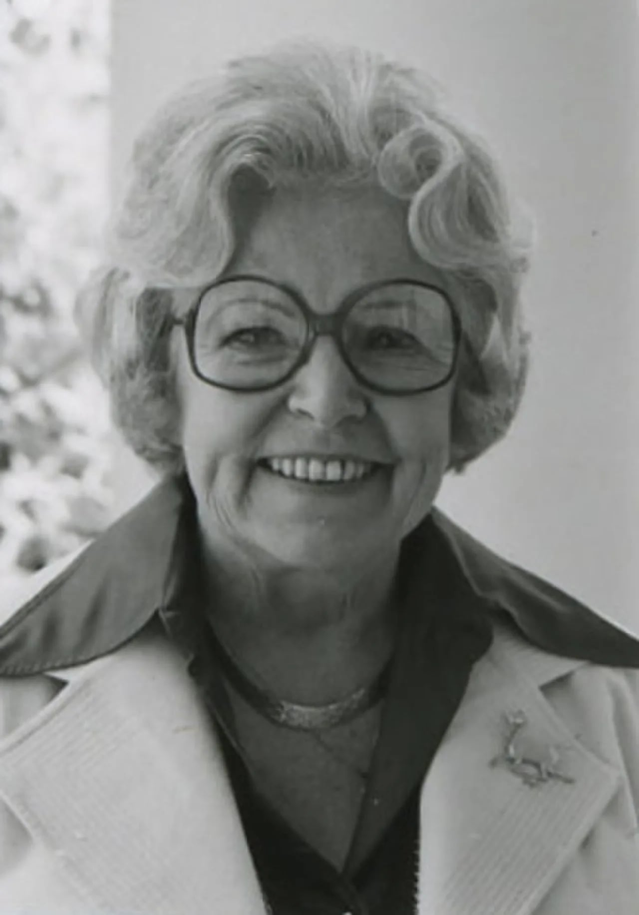 Portrait of Virginia Knauer (1915–2011) – memorial page