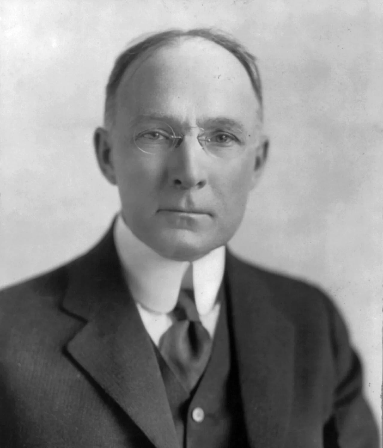 Portrait of Walker Hines (1870–1934) – memorial page