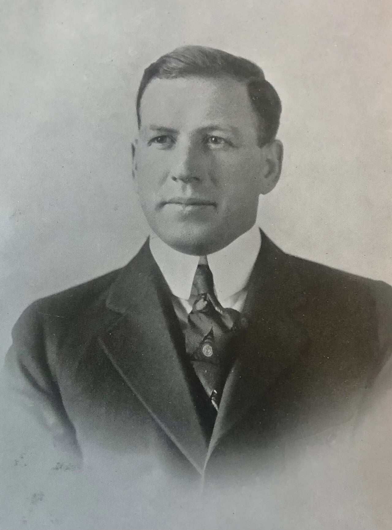 Portrait of Walter D. Powell (1891–1967) – memorial page