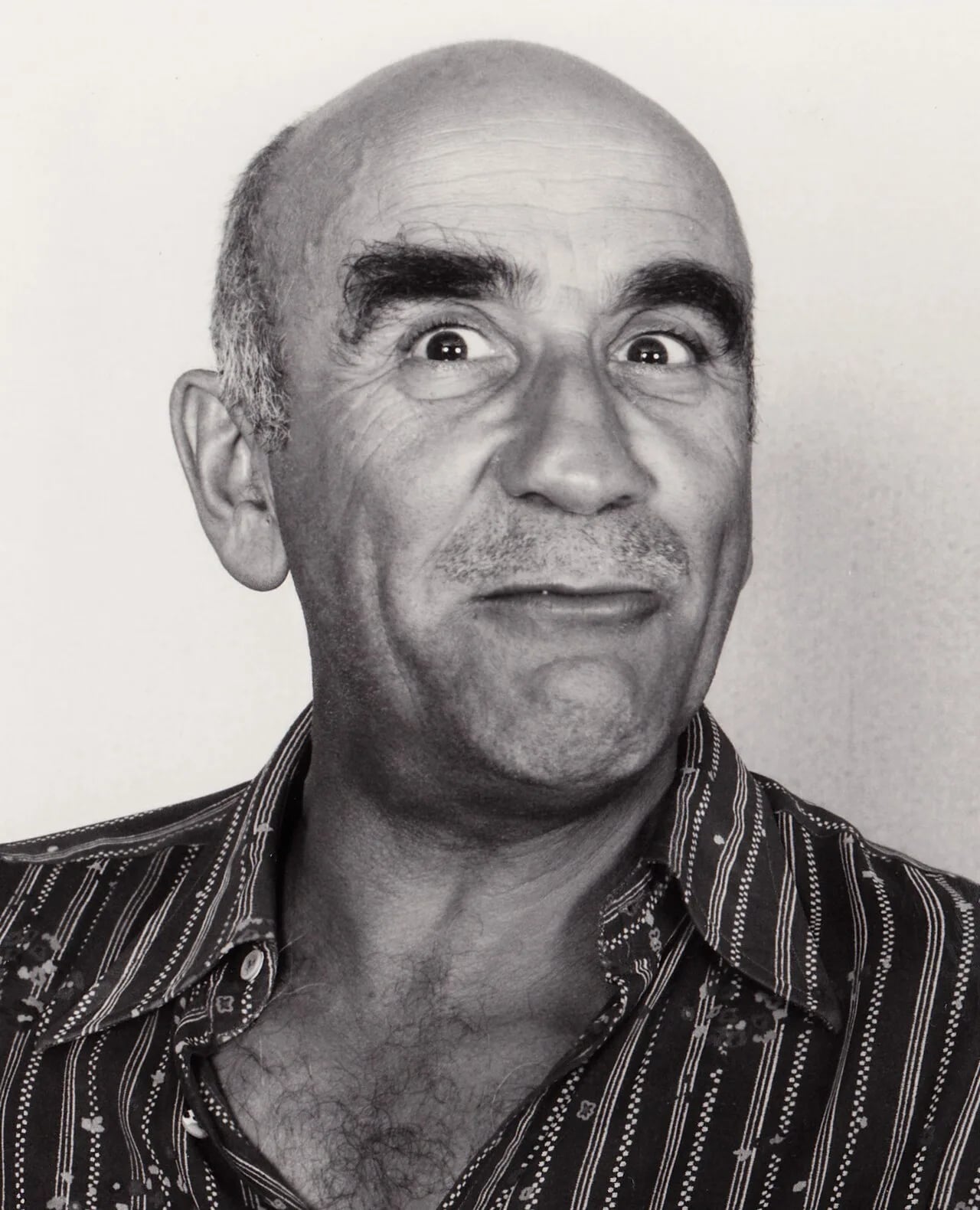 Portrait of Warren Mitchell (1926–2015) – memorial page