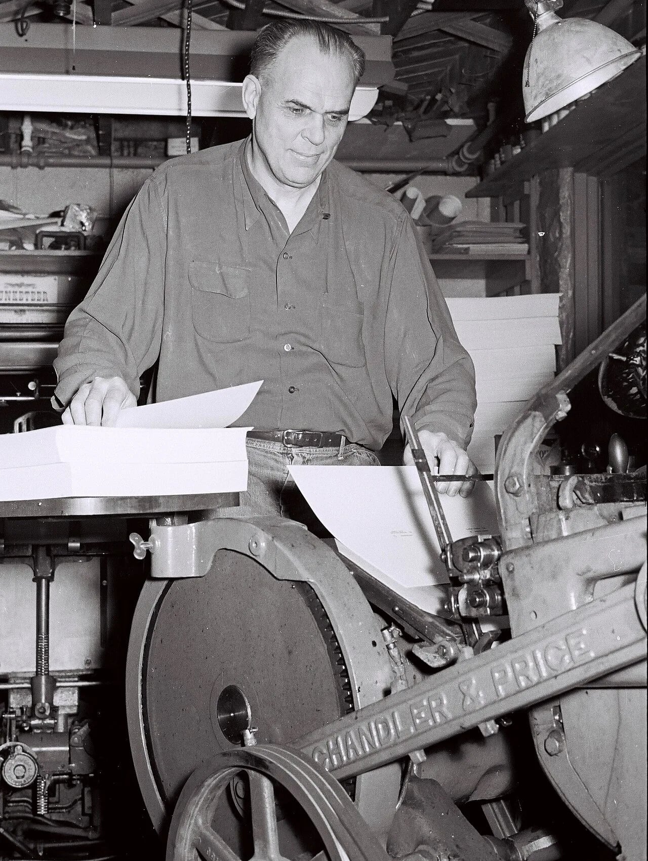 Portrait of Willard D Morgan (1900–1967) – memorial page