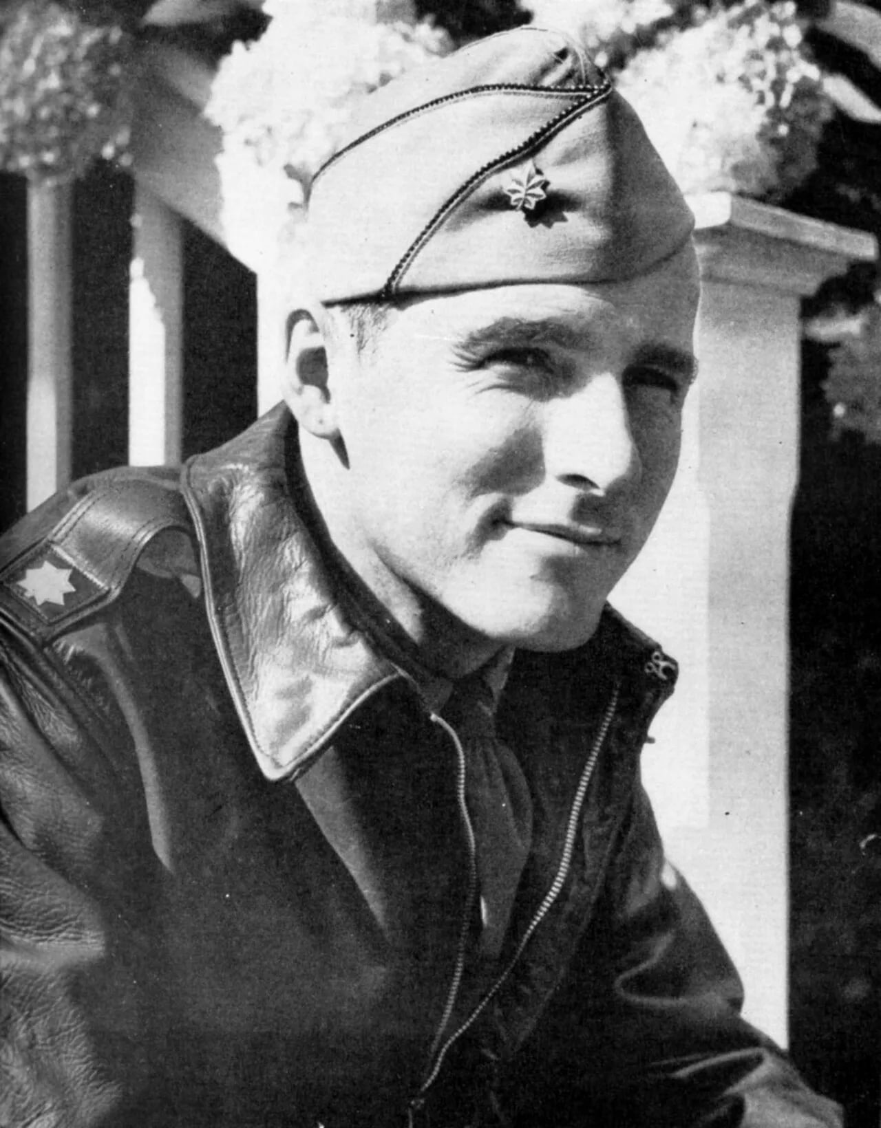 Portrait of William Dyess (1916–1943) – memorial page