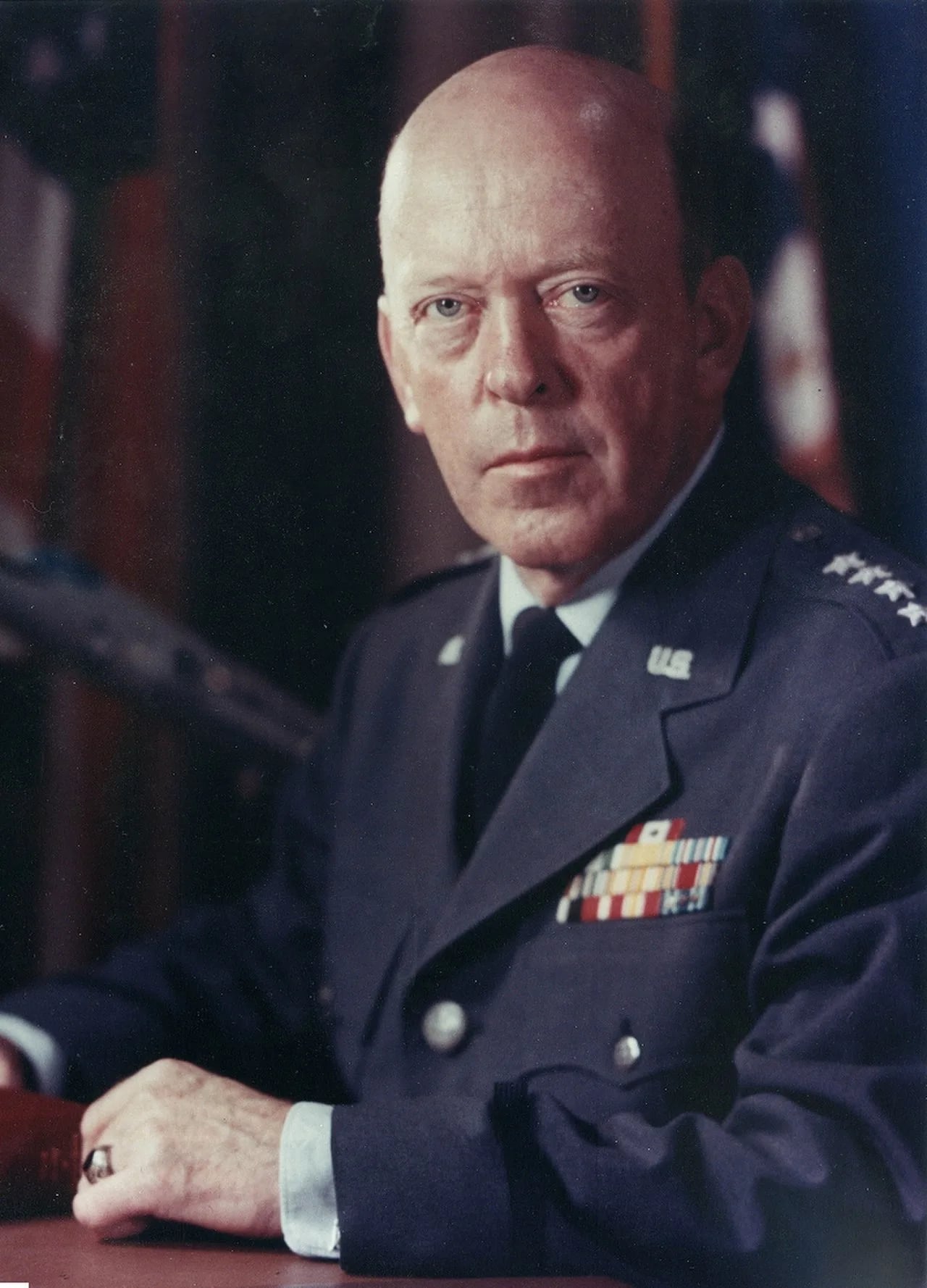 Porträt von William F. McKee (1906–1987) – Gedenkseite