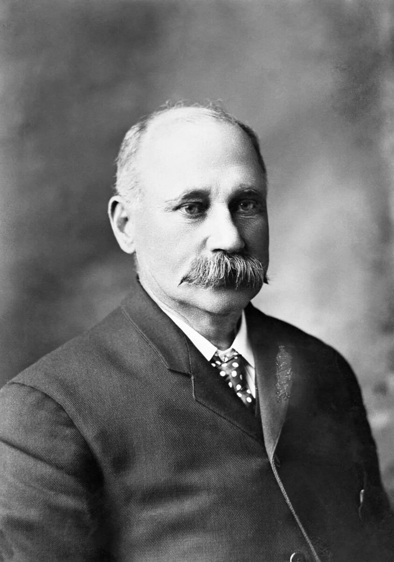 Portrait of William Finlay (1853–1914) – memorial page