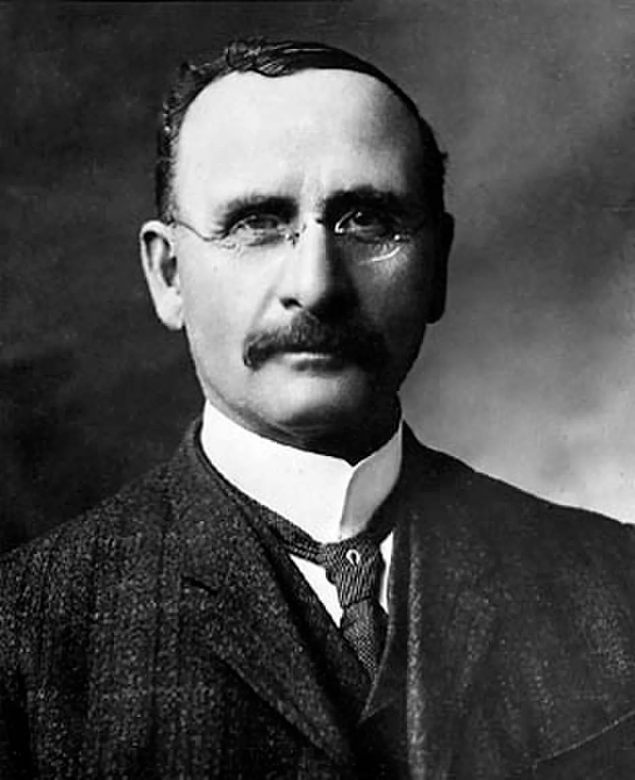 Portrait of William Henry Cushing (1852–1934) – memorial page
