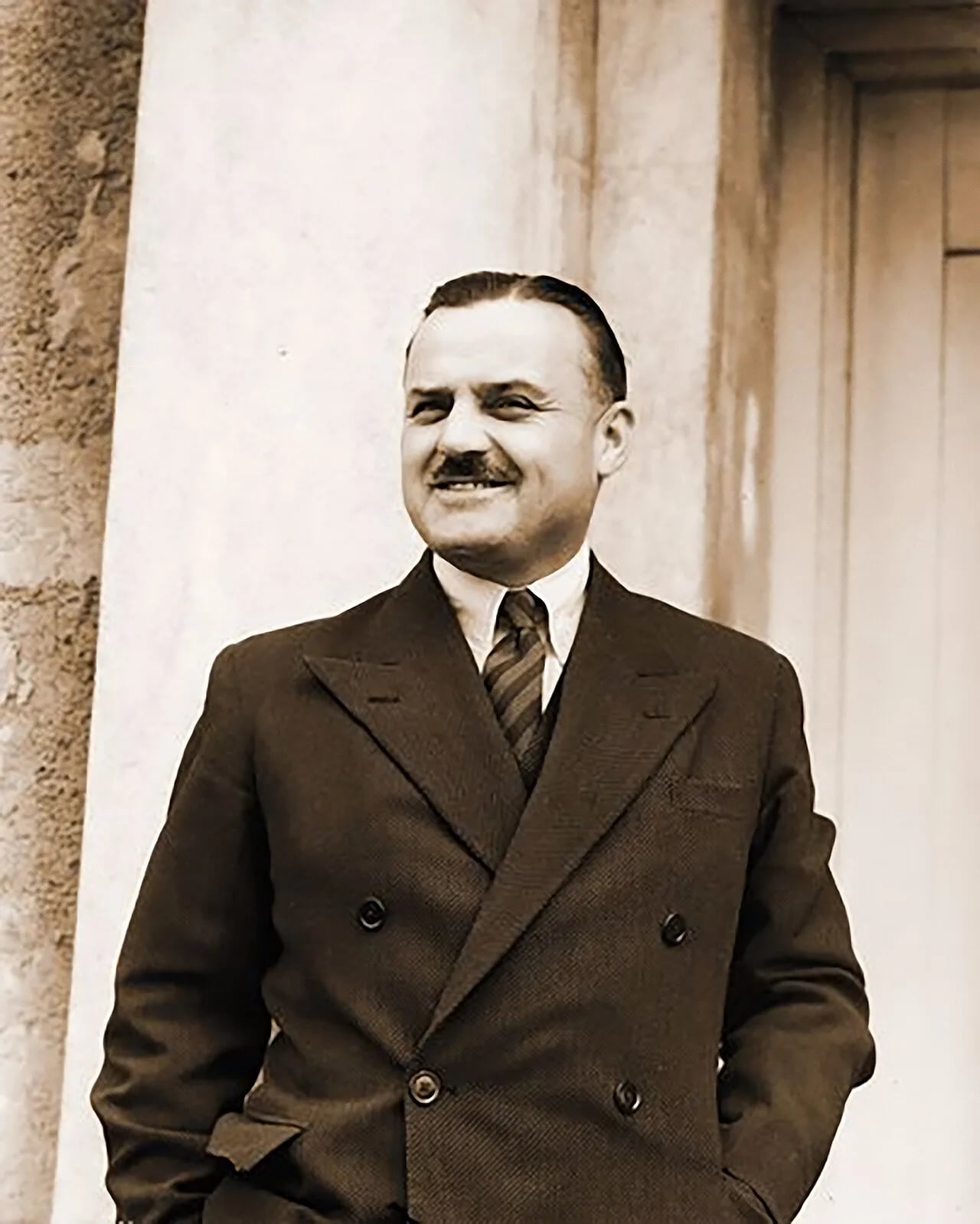 Portrait of William Heynes (1904–1989) – memorial page