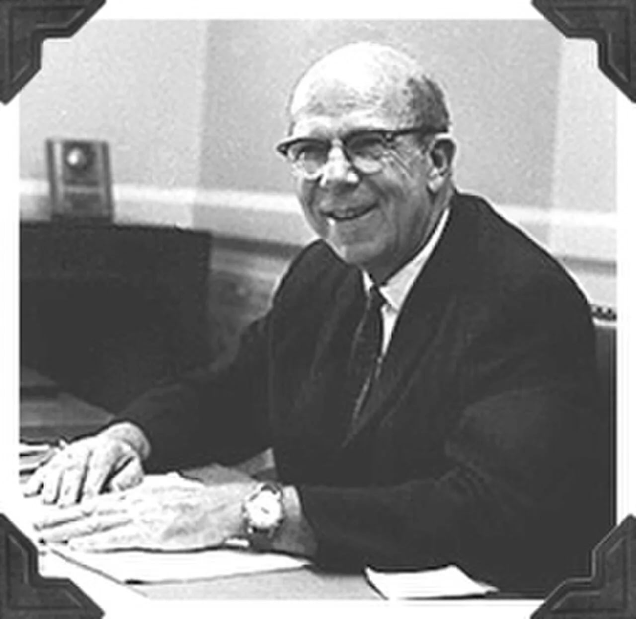 Portrait of William Littell Everitt (1900–1986) – memorial page