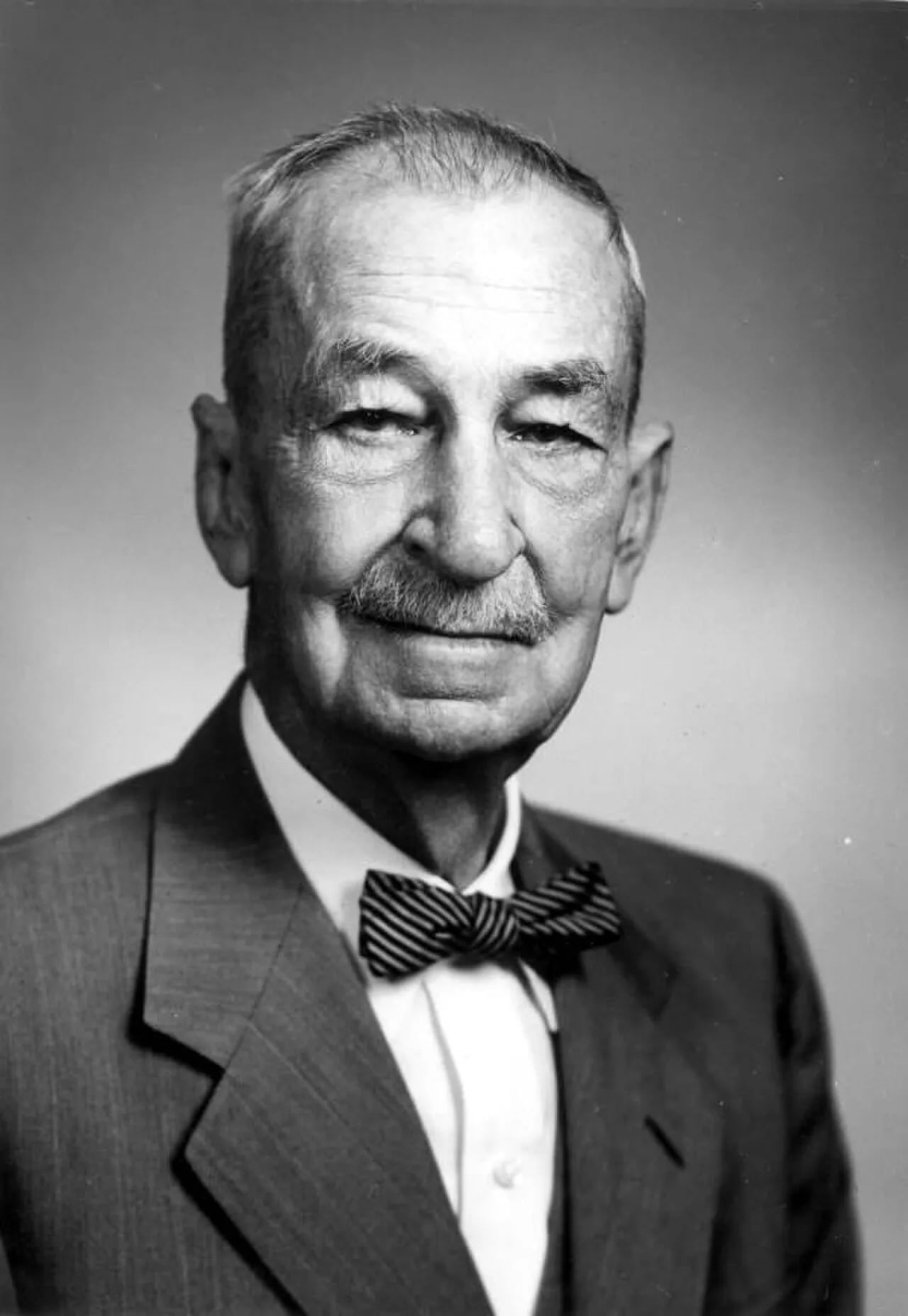 Porträt von William V. Knott (1863–1965) – Gedenkseite