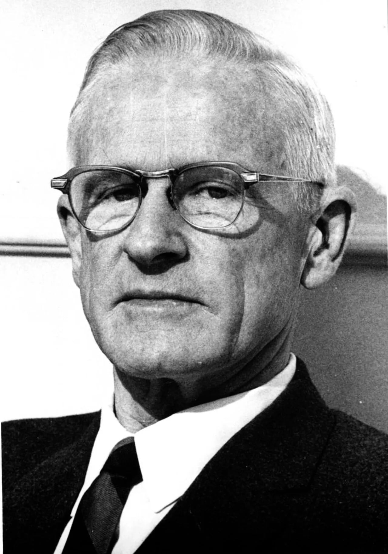 Porträt von Winthrop G. Brown (1907–1987) – Gedenkseite