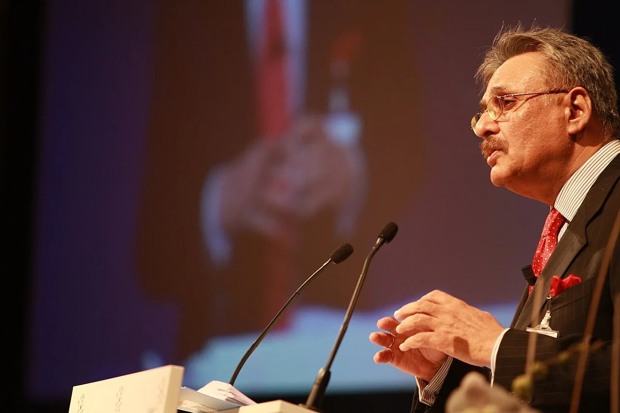 Porträt von Yogesh Chander Deveshwar (1947–2019) – Gedenkseite