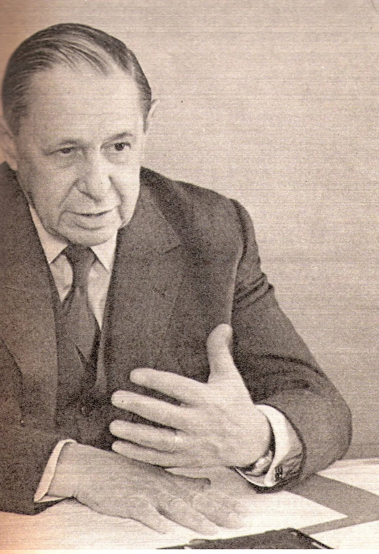 Portrait of Álvaro Alsogaray (1913–2005) – memorial page