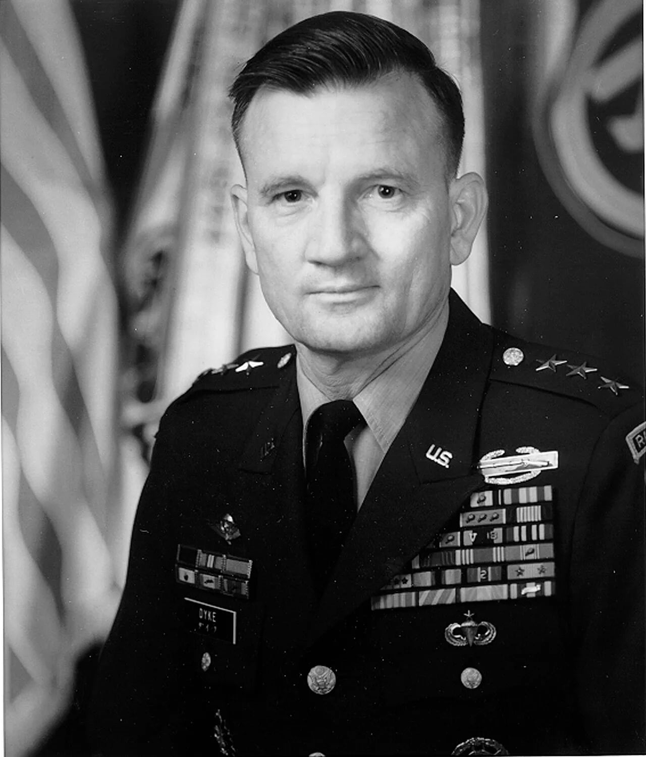 Porträt von Charles W. Dyke (1935–2025) – Gedenkseite