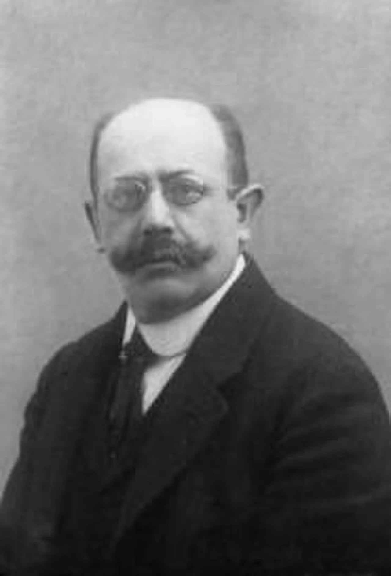Portrait of Leon Sternbach (1864–1940) – memorial page