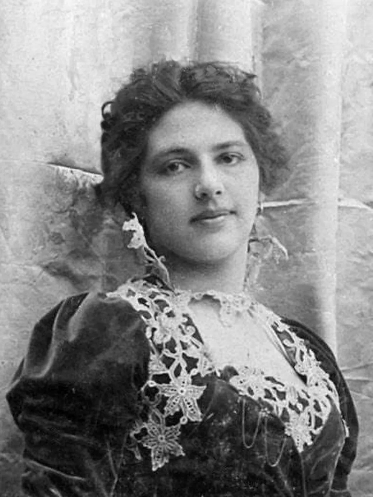 Portrait of Mata Hari (1876–1917) – memorial page