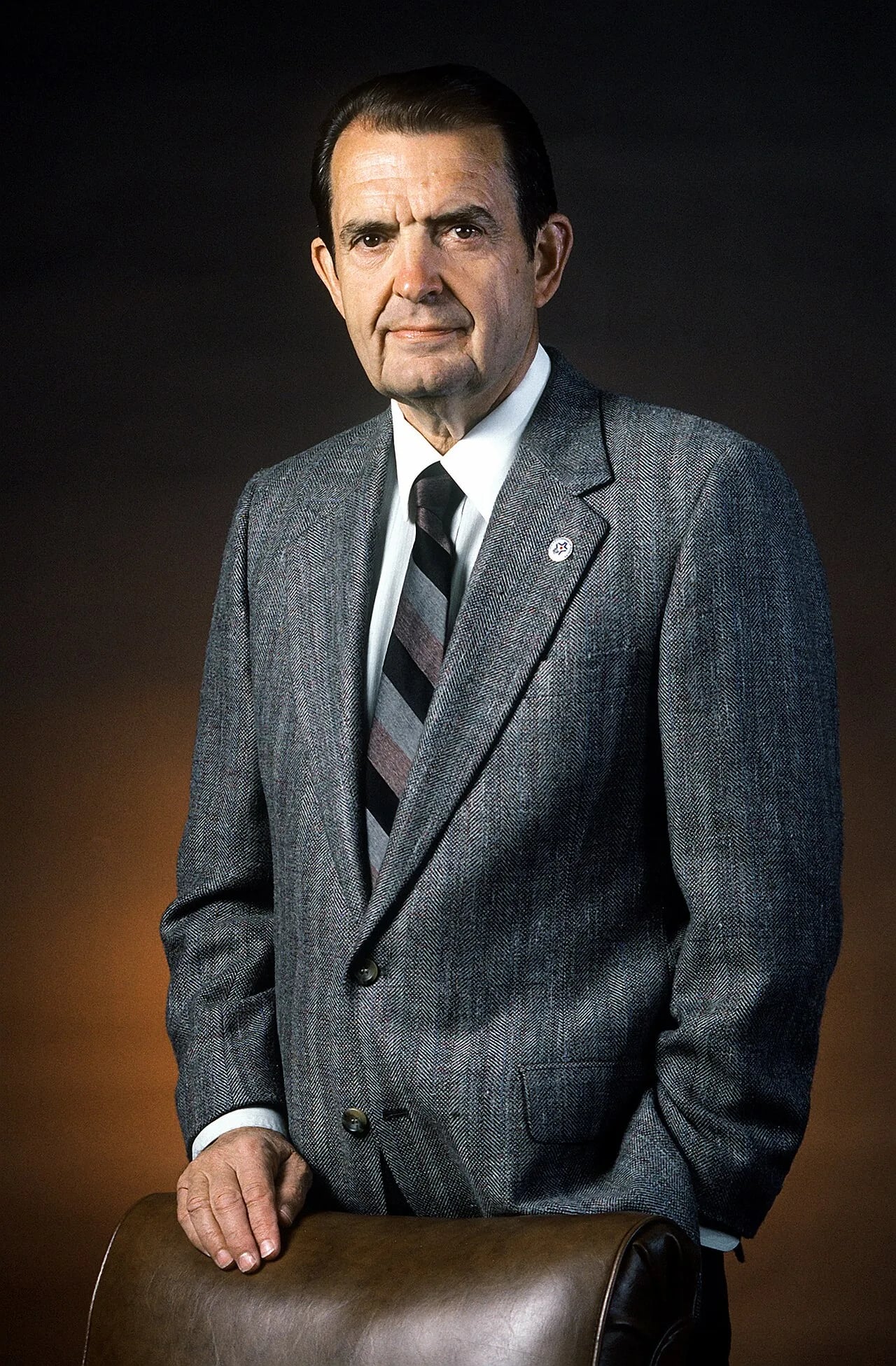 Porträt von David C. Jones (1921–2013) – Gedenkseite