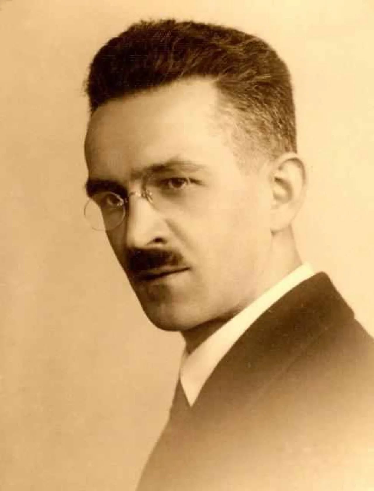 Portrait of Aleksander Birkenmajer (1890–1967) – memorial page