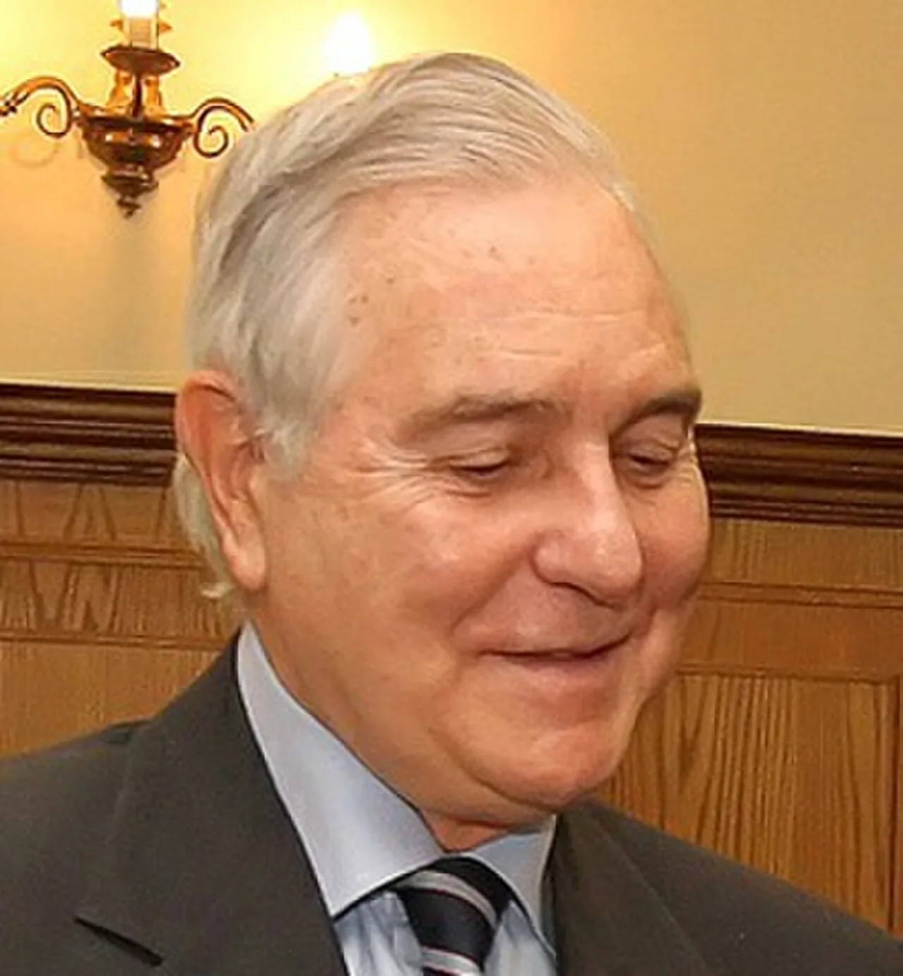 Porträt von Carlos Dívar (1941–2017) – Gedenkseite