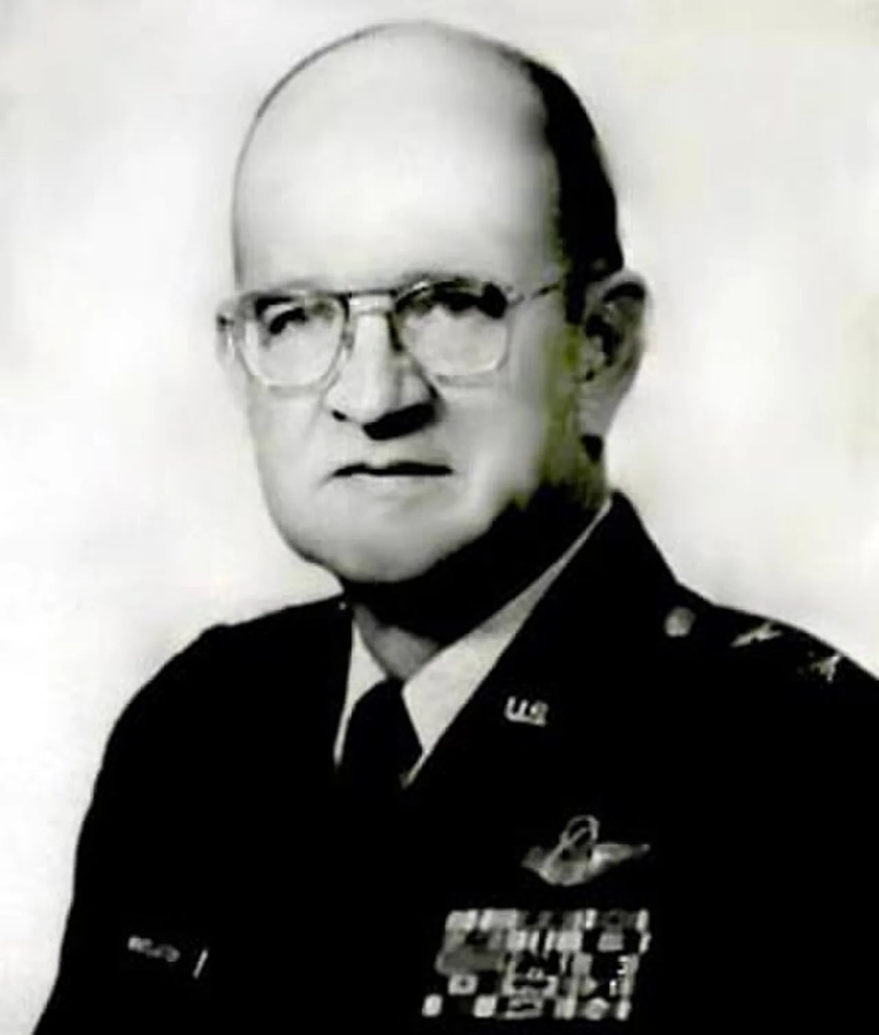 Porträt von Wayne E. Whitlatch (1928–2017) – Gedenkseite