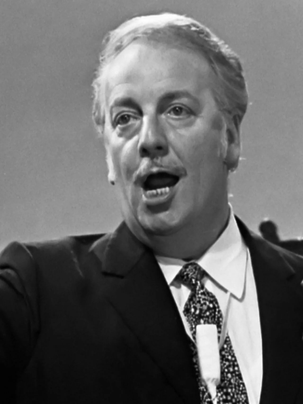 Porträt von Lou van Burg (1917–1986) – Gedenkseite