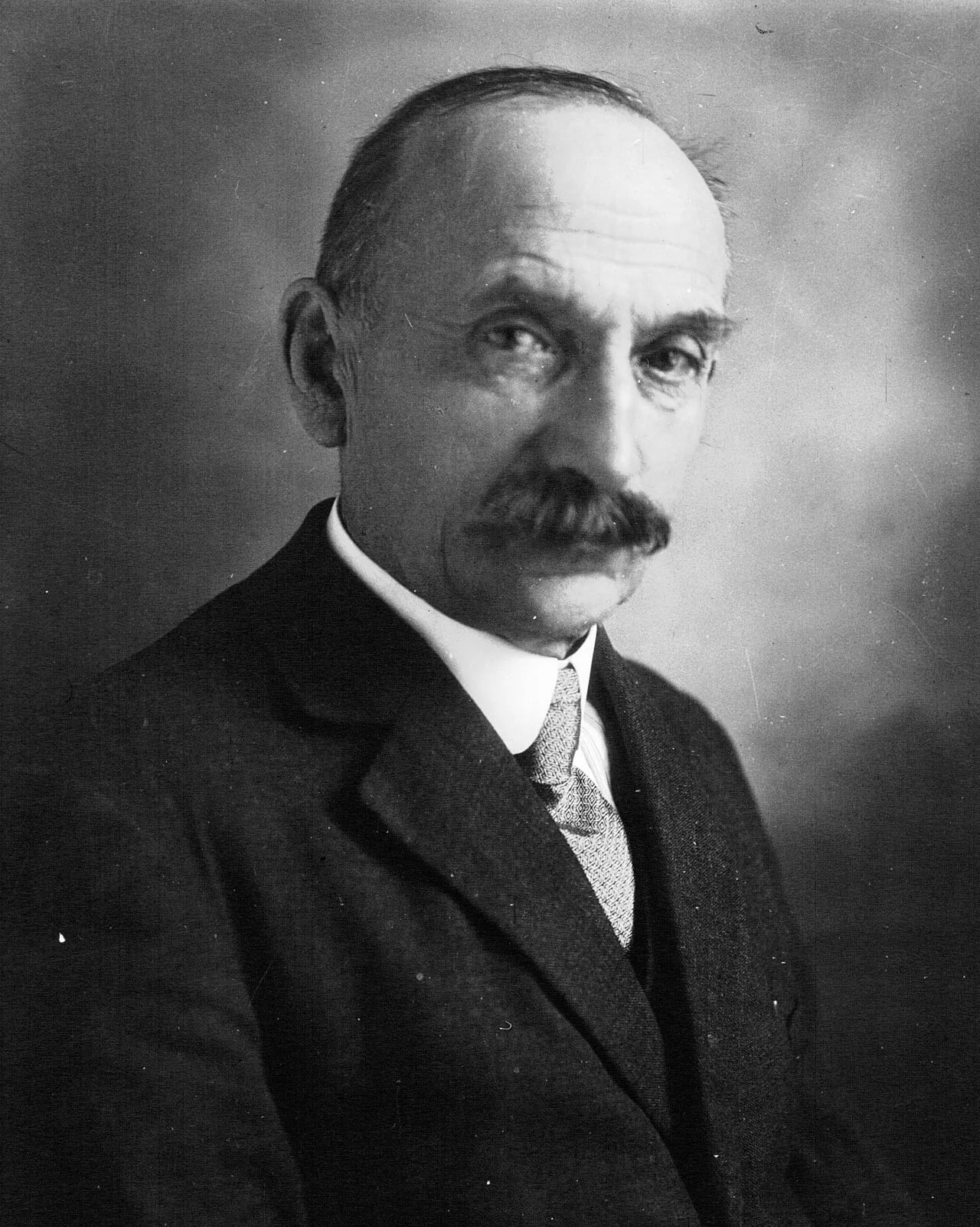 Portrait of Lucien Roche (1865–1954) – memorial page