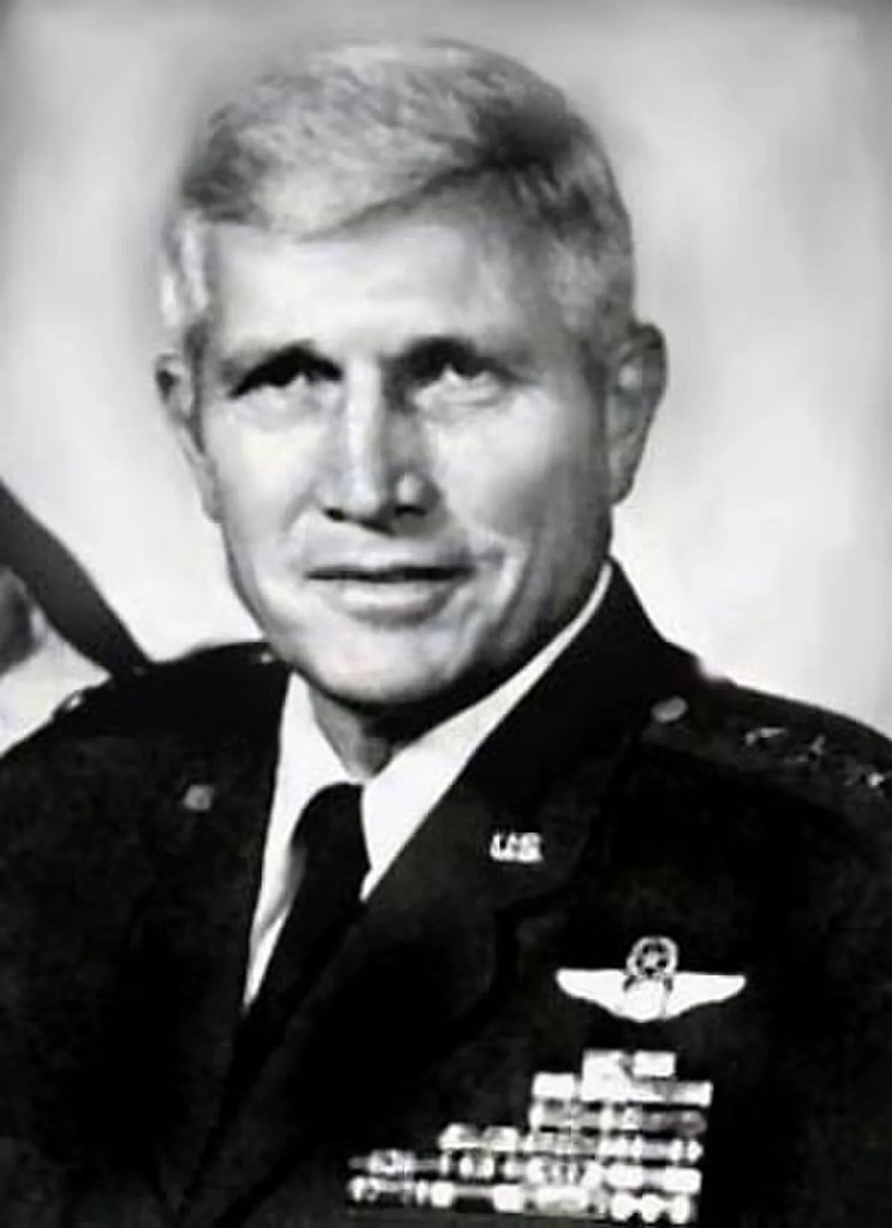 Porträt von Edward L. Tixier (1929–1999) – Gedenkseite