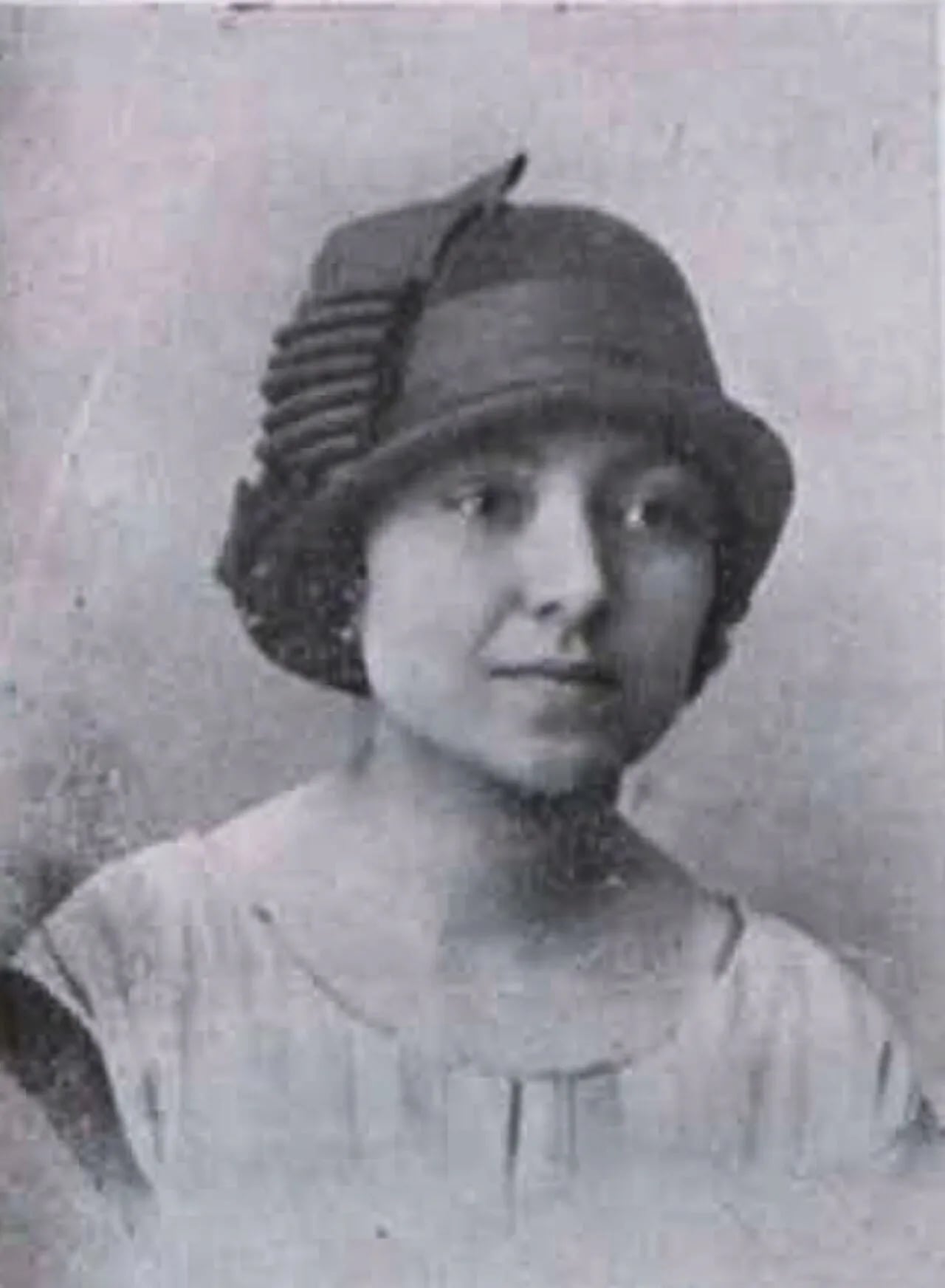 Portrait of Amèrica Cardunets Tallada (1900–1991) – memorial page