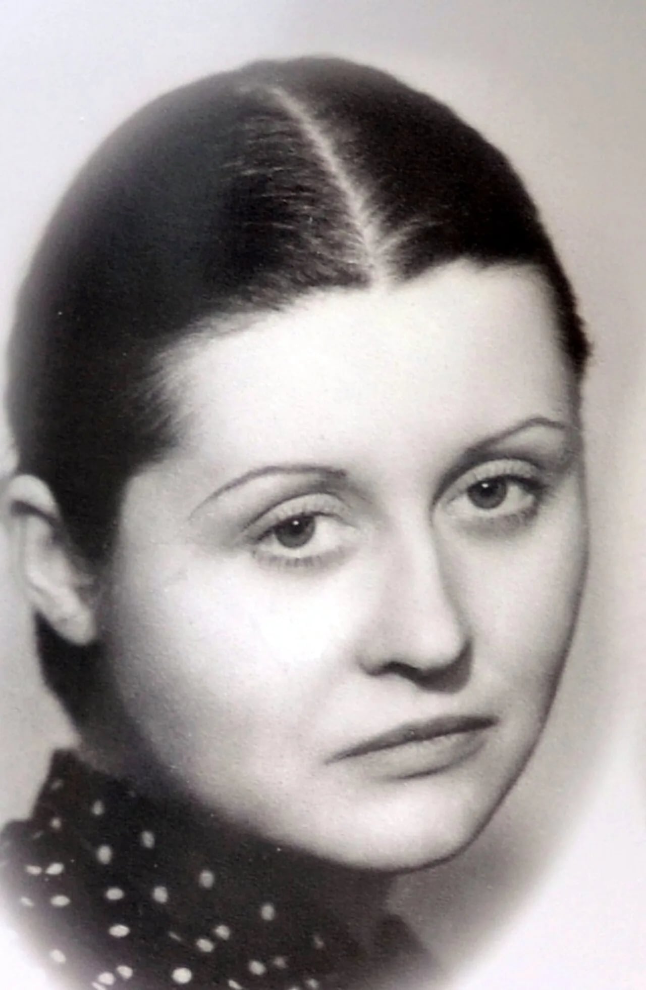 Portrait of Mireille Renouvin (1908–1987) – memorial page