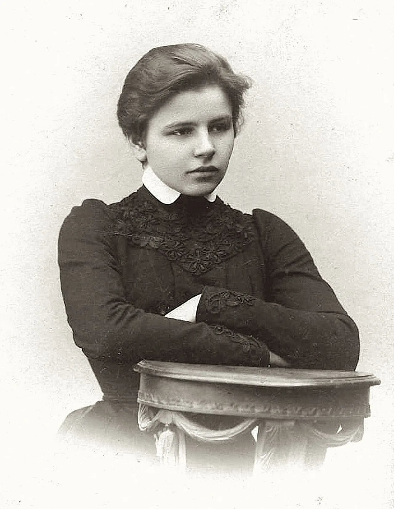 Porträt von Irina Bonch-Osmolovskaya (1882–1941) – Gedenkseite