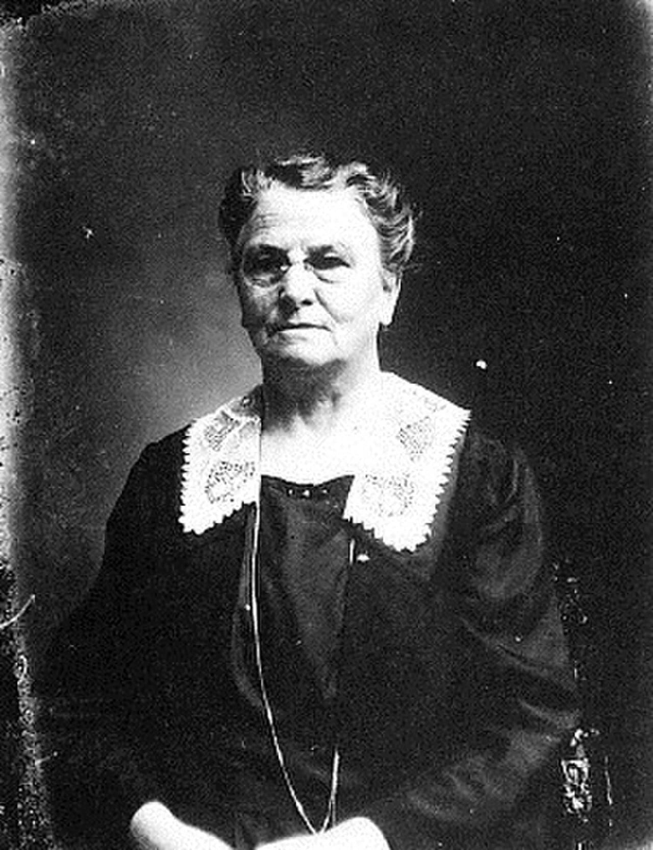 Portrait of Mary Patterson Elkinton Nitobe (1857–1938) – memorial page